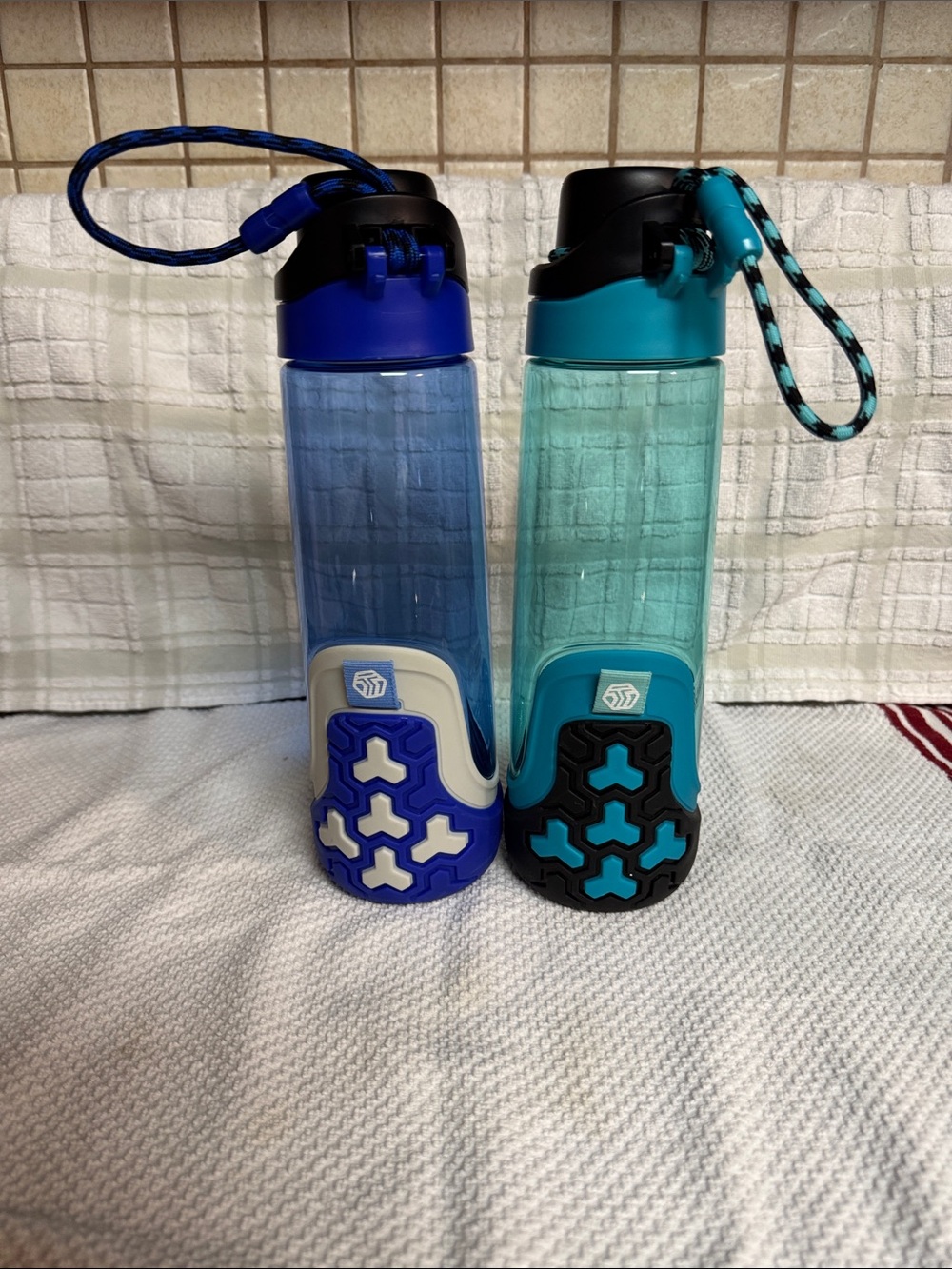 Blue & Teal Portable Water Bottle with Silicone Grip - Treadz 14 oz Flip Top